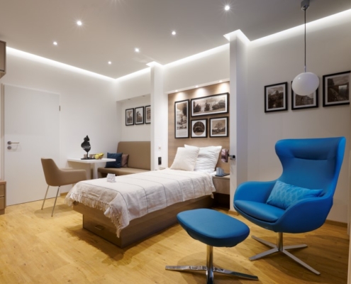 Ein Patienten-Zimmer in der Rhein-Klinik